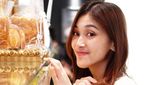 Kecantikan Adik Sandra Dewi Ini Bikin Netizen Salah Fokus!