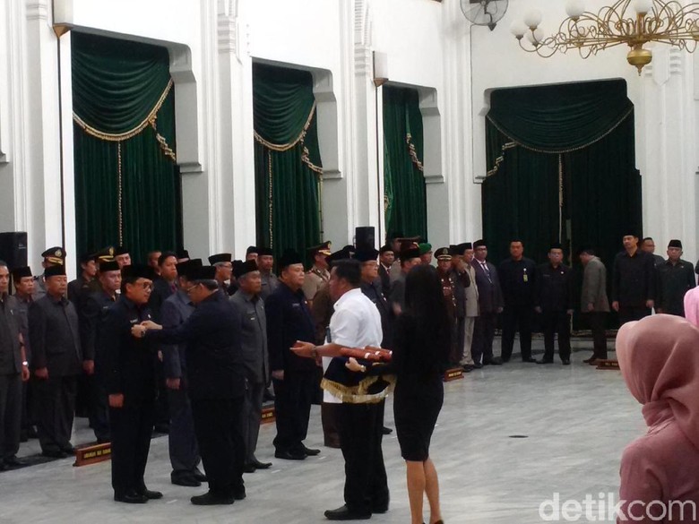 7 Pejabat Provinsi Jabar Dilantik Jadi Pjs Bupati dan Wali Kota 7 Pejabat Provinsi Jabar Dilantik Jadi Pjs Bupati dan Wali Kota