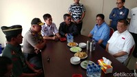 Menurutnya, dengan profesionalisme yang ditunjukkan oleh TNI dan Polri akan membuat masyarakat menjadi aman dan nyaman tanpa adanya intimidasi.