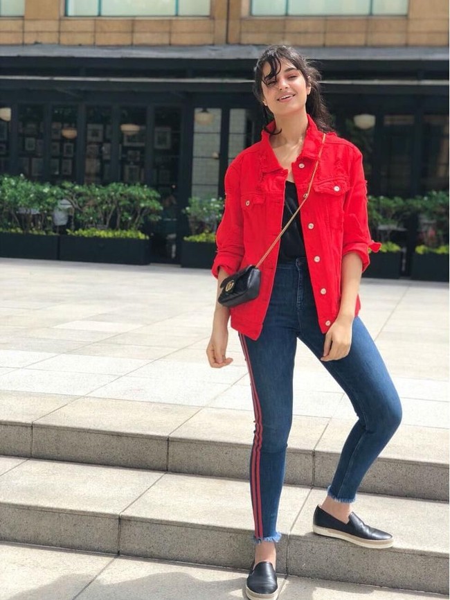 Kecantikan Kareena menjadi sorotan netizen karena tak kalah cantik dengan artis Bollywood. Foto: Instagram