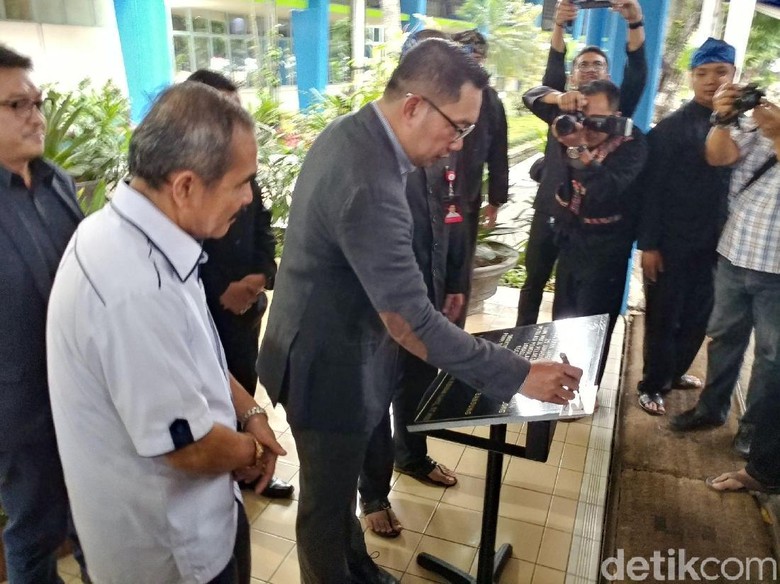 PDAM Bangun Instalasi Air Bersih Untuk Warga Bandung Selatan PDAM Bangun Instalasi Air Bersih Untuk Warga Bandung Selatan