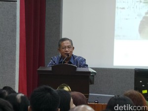 Soal TKA Masuk RI, Darmin: Tenaga Instruktur Kita Nggak Cukup