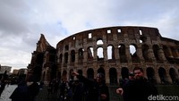 Colloseum merupakan peninggalan bersejarah bangsa Roma. Bangunan megah ini dibangun menjadi arena gladiator. (Ardhi Suryadhi/detikTravel)