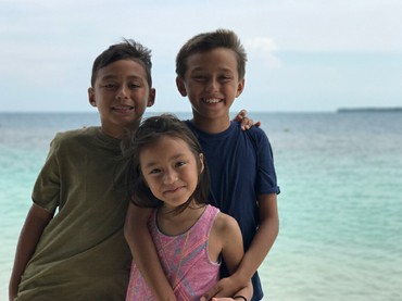 Manisnya 3 Anak Darius Sinathrya dan Donna Agnesia