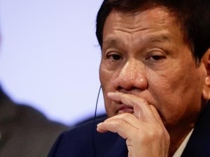 HRW Kutuk Perintah Duterte Tembak Kelamin Pemberontak Perempuan