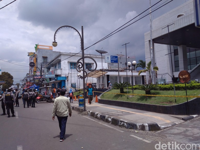 Kantor BRI Garut Diteror Bom Kantor BRI Garut Diteror Bom