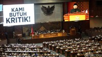 Bamsoet membacakan pidato penutpan masa sidang.
