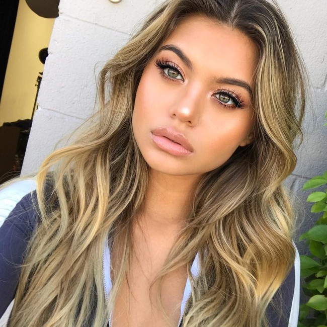 Selain olahraga, Sofia juga menjalani gaya hidup sehat. Mengaku gemar makan segal masakan yang berbahan ayam, dia rutin mengonsumsi jus sayuran hijau. Foto: Instagram