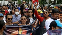 Dalam kesempatan ini, Aliando mengaku ingin bertemu Jokowi untuk menyampaikan aspirasinya dalam menolak Permenhub Nomor 108 Tahun 2017 tentang taksi online.