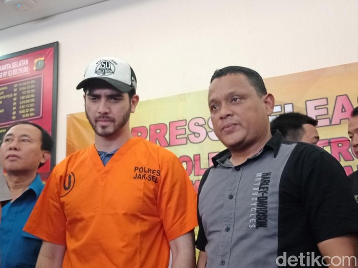 Fachri Albar mengaku konsumsi ganja sejak 2015. Foto: Kanavino-detikcom Fachri Albar mengaku konsumsi ganja sejak 2015. Foto: Kanavino-detikcom