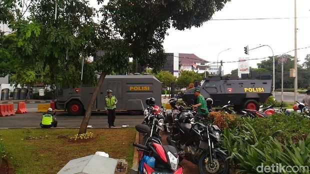 Kendaraan taktis bersiaga jelang demo driver online, Rabu (14/2/2018)
