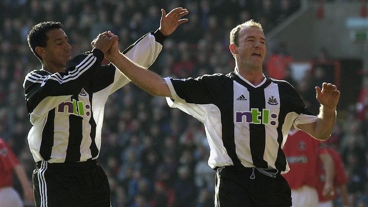 Nolberto Solano bersama Alan Shearer di Newcastle United (Foto: Jamie McDonald/Getty Images)