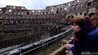 Besar dan megah, kata-kata itulah yang menggambarkan Colloseum buatan Vespasian. (Ardhi Suryadhi/detikTravel)