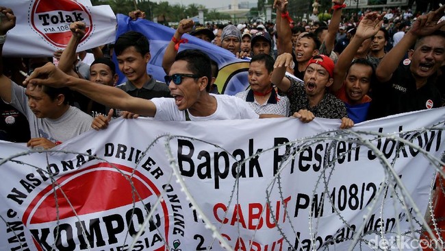 Sikap Aliando Menolak Aturan Baru Taksi Online