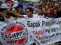 Sikap Aliando Menolak Aturan Baru Taksi Online
