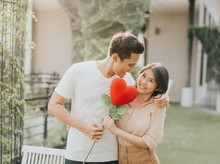 35 Lagu Duet Romantis Indonesia dan Barat Terpopuler
