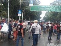 Sikap Aliando Menolak Aturan Baru Taksi Online