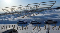 Tercatat varian Aston Martin terbaru yaitu, Aston Martin DB11 V8 dan V12 – dalam versi Coupe maupun Volante (atap terbuka), Aston Martin Rapide S (tipe 4 pintu) sampai dengan top of the line-Aston Martin Vanquish S bisa dicoba.