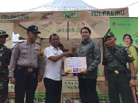 Berbagi Berkah Imlek dengan Warga Pinggiran Kabupaten Tangerang