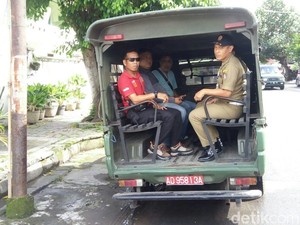 WNA India Diciduk Satpol PP Saat Jualan di Parkiran Alun-alun Solo