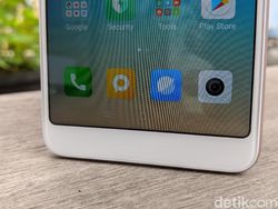 Unboxing Redmi 5, Ponsel Layar Penuh Rp 1,7 Juta