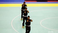 Ketiga pesilat Indonesia ini berhasil meraih medali emas.