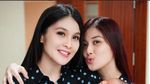 Kecantikan Adik Sandra Dewi Ini Bikin Netizen Salah Fokus!