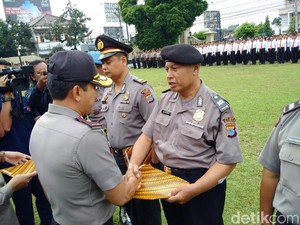 Lumpuhkan Penyerang Gereja Lidwina, Aiptu Almunir Terima Penghargaan