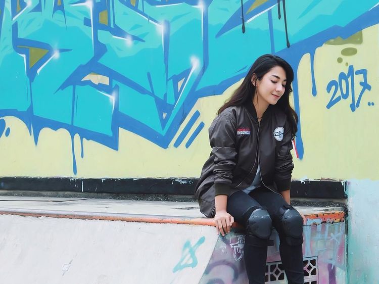Foto Dinda Kirana, Si Cantik yang Juga Anak Skater