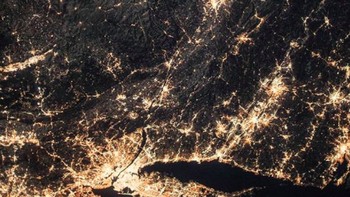 Cahaya berpendar dari wilayah New Jersey. Foto: Instagram