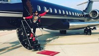 Bahkan Anda juga bisa menyewa make up artist sebelum sesi foto dimulai supaya terlihat lebih cetar! Istimewa/instagram @privatejetstudio.