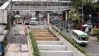 Pemprov DKI Jakarta menargetkan pembangunan tersebut rampung pada Februari 2018.