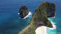 Untuk bisa menikmati keindahannya, kamu harus trekking dan menuruni anak tangga di sisi tebing. (Muhammad Zaky Fauzi Azhar/detikTravel)