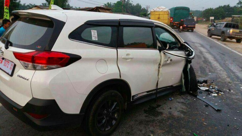 Foto Terios yang mengalami kecelakaan beredar di grup WA (Foto: istimewa) Foto Terios yang mengalami kecelakaan beredar di grup WA (Foto: istimewa)