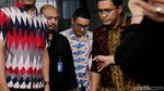 Usai Diperiksa KPK, Zumi Zola Cengengesan Aja