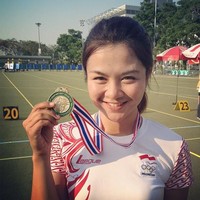 Atlet cantik asal Surabaya ini akrab disapa Dinda, ia pernah mengukir prestasi dengan meraih medali emas di ajang Sea Games 2013. Foto: Instagram