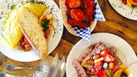 Tidak hanya menyediakan teh dan minuman saja, tempat ini juga menyediakan beragam makanan mulai dari makanan ringan hingga makanan utama. Juga terkenal dengan menu brunch yang lezat. Foto: Istimewa