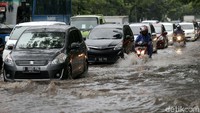 Drainese yang buruk juga jadi salah satu penyebab banjir.