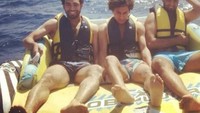 Sebelum bermain di Liga Inggris, sejak lama Salah suka bermain di pantai dan bermain air (mosalah22/Instagram)