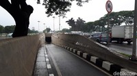Kejadian air merembes itu terungkap lewat video yang viral di media sosial dan WhatsApp. Air tampak mengalir keluar dari dinding dan mengucur ke jalan. Lokasinya di Terminal 3 arah keluar bandara.
