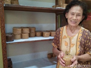 Jelang Imlek, Mak Liu Sudah Hasilkan 3 Kuintal Kue Keranjang