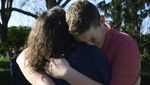 Foto: Wajah-wajah Duka Usai Penembakan Brutal di Sekolah Florida