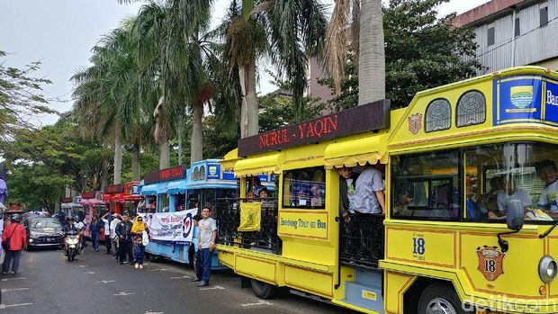 Hujan Sambut Kampanye Damai Pilwalkot Bandung