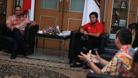 Dalam pertemuan singkat itu, secara umum Gubernur DKI Jakarta Anies Baswedan mendukung penuh ajang final piala presiden 2018 di SUGBK. Foto: dok. Piala Presiden 2018