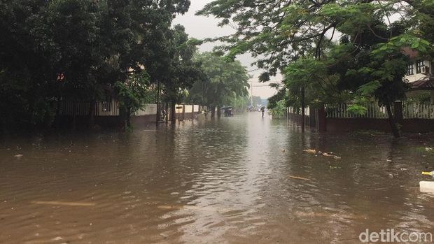 Banjir di Kawasan Industri Pulogadung.