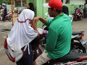 Ojek Cinta Buat Anak Sekolah