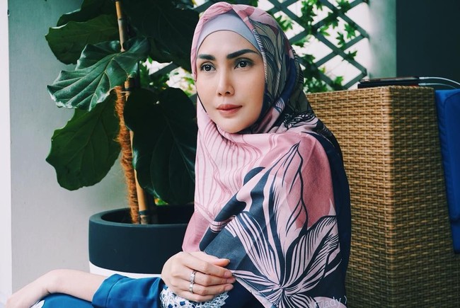 Popularitas Fenita Arie sebagai presenter sudah tak diragukan lagi. Mengawali kariernya sebagai presenter sebuah acara olahraga live tengah malam, ia pun makin hits jadi presenter acara gosip. Foto: Instagram