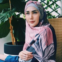 Popularitas Fenita Arie sebagai presenter sudah tak diragukan lagi. Mengawali kariernya sebagai presenter sebuah acara olahraga live tengah malam, ia pun makin hits jadi presenter acara gosip. Foto: Instagram