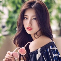 Lee Min Ho punya dua mantan yang datang dari kalangan sesama artis. Dia adalah Bae Suzy yang pacaran sejak 2015 dan putus pada November 2017.  Foto: Dok. Instagram/skuukzky