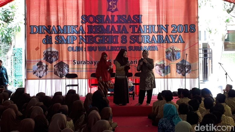 Begini Cara Risma Cegah Kenakalan Remaja di Sekolah Begini Cara Risma Cegah Kenakalan Remaja di Sekolah